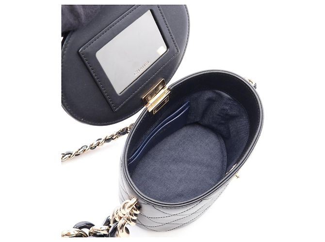 Borsa a tracolla Chanel Matelassé in pelle d'agnello nera Nero - vista 3