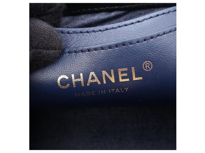 Borsa a tracolla Chanel Matelassé in pelle d'agnello nera Nero - vista 4