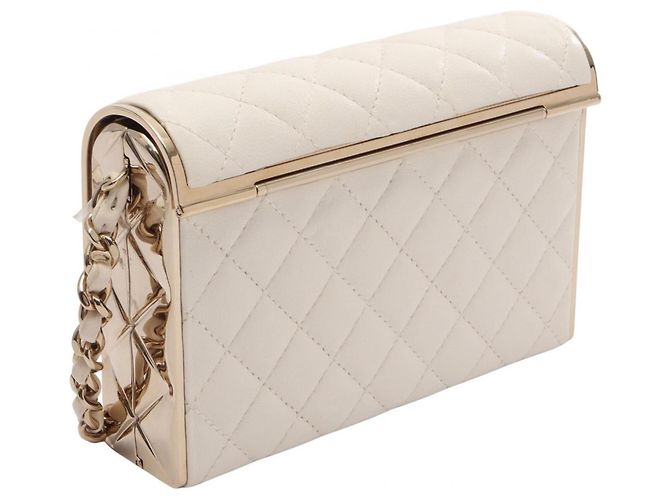 Borsa a spalla da sera Chanel Matelassé Mini Minaudière Bianco - vista 2