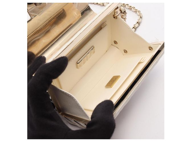Borsa a spalla da sera Chanel Matelassé Mini Minaudière Bianco - vista 3