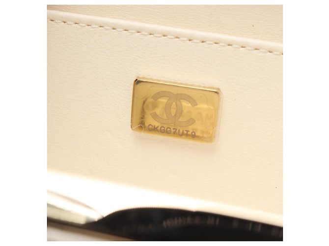 Borsa a spalla da sera Chanel Matelassé Mini Minaudière Bianco - vista 5