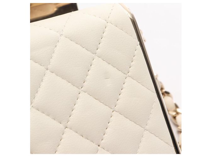 Borsa a spalla da sera Chanel Matelassé Mini Minaudière Bianco - vista 7