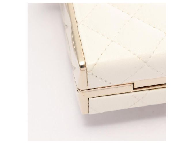 Borsa a spalla da sera Chanel Matelassé Mini Minaudière Bianco - vista 9