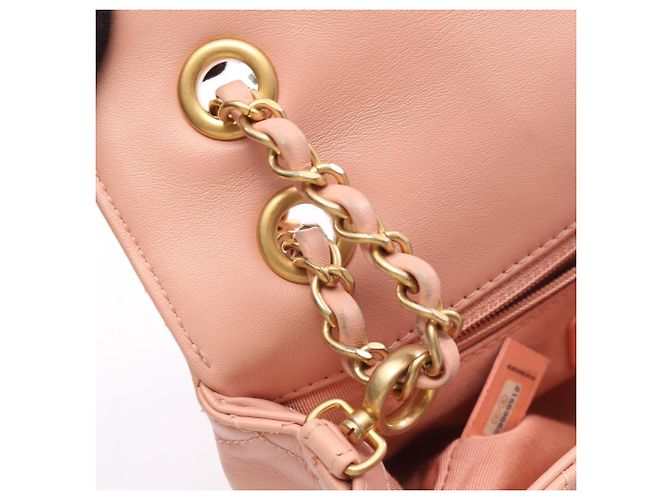 Borsa a tracolla Chanel Matelassé Logo in pelle d'agnello rosa - vista 9