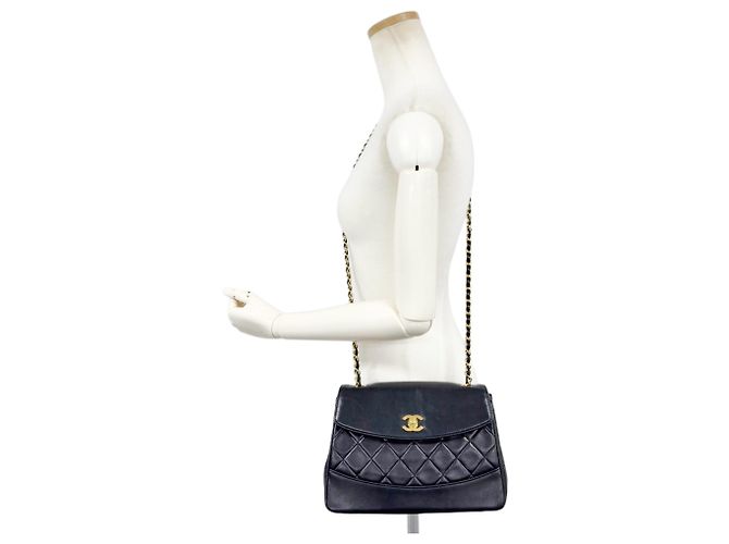 Borsa a tracolla con catena Chanel Matelassé Nero - vista 12
