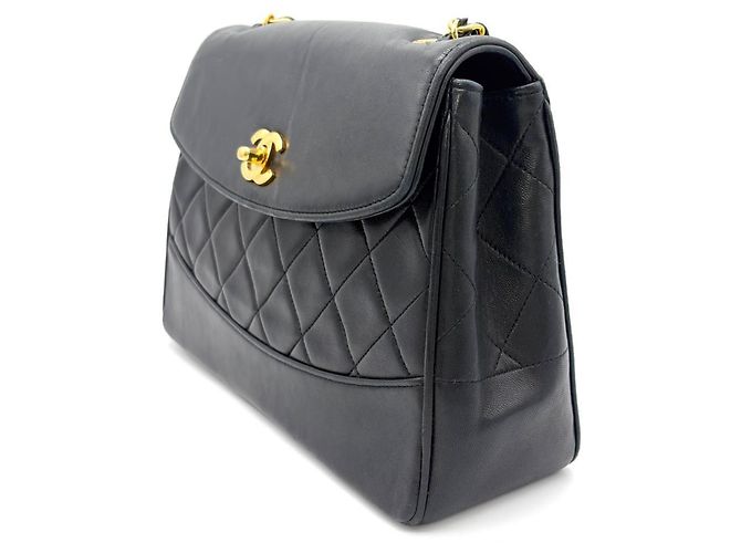 Borsa a tracolla con catena Chanel Matelassé Nero - vista 2