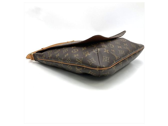 Bolsa de Ombro Louis Vuitton Musette Marrom Monograma - vista 4