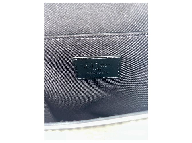 borsa a mano Louis Vuitton Monogram Eclipse Keepall XS Nero - vista 8