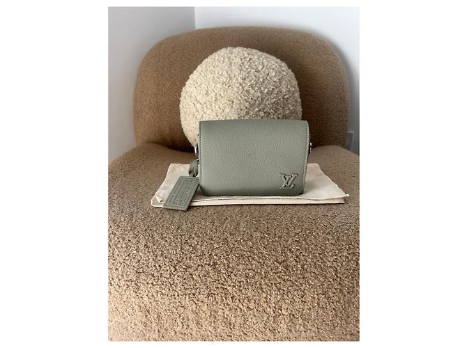 Borsa a tracolla Louis Vuitton in pelle grigia Beige - vista 3