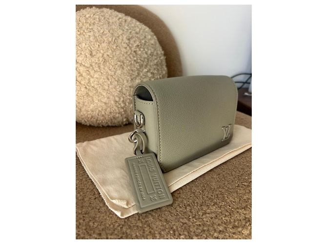 Borsa a tracolla Louis Vuitton in pelle grigia Beige - vista 4