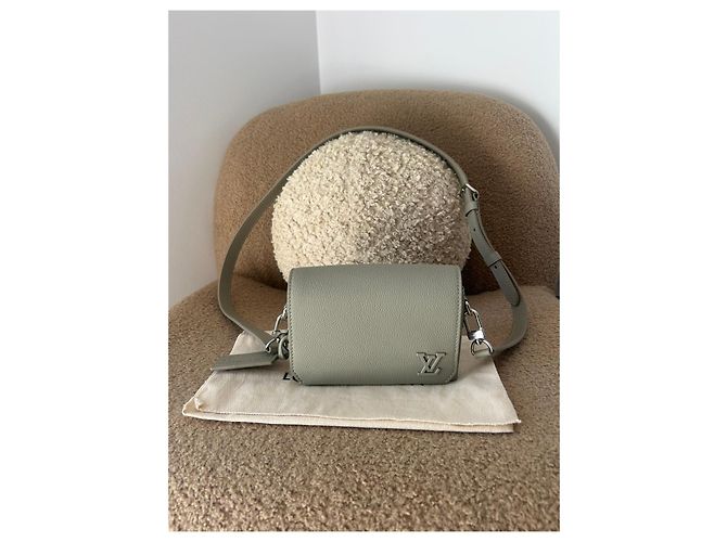 Borsa a tracolla Louis Vuitton in pelle grigia Beige - vista 7