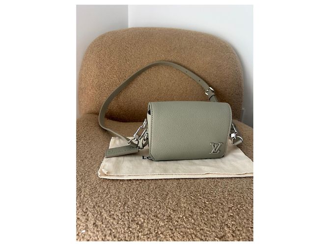 Borsa a tracolla Louis Vuitton in pelle grigia Beige - vista 8