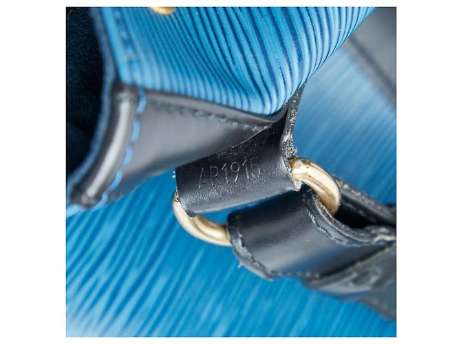 Noe Borsa a tracolla Louis Vuitton Epi Petit Noé Nero Blu - vista 10
