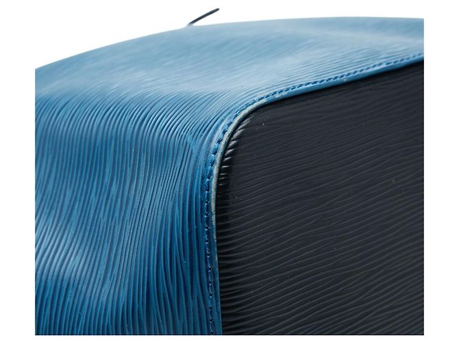Noe Borsa a tracolla Louis Vuitton Epi Petit Noé Nero Blu - vista 5