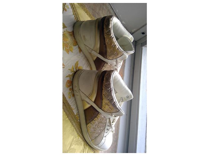 Sneakers Louis Vuitton in pelle bianca e oro Bianco D'oro - vista 3