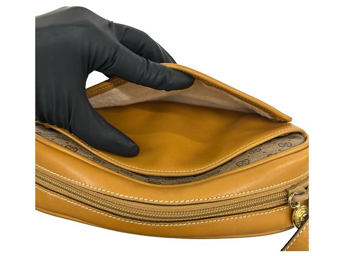 Mini borsa a tracolla in pelle con logo Micro GG di Gucci Marrone - vista 10