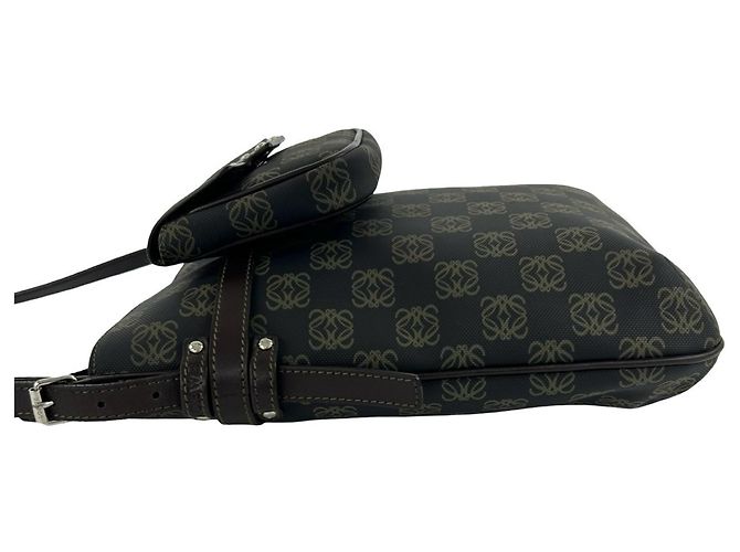 Borsa a tracolla Loewe con logo Anagramma in rilievo Marrone - vista 5