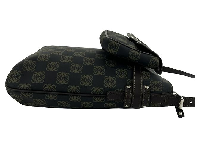 Borsa a tracolla Loewe con logo Anagramma in rilievo Marrone - vista 6