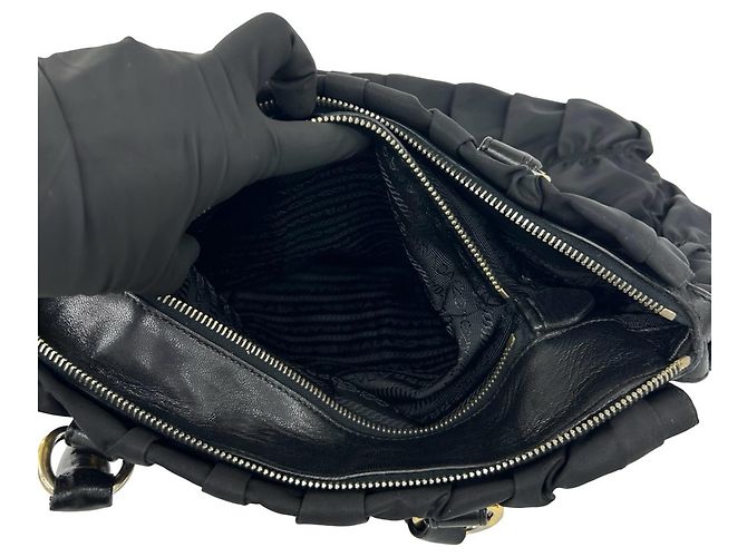 Tote Borsa a mano PRADA in nylon raggruppato e pelle Nero - vista 10