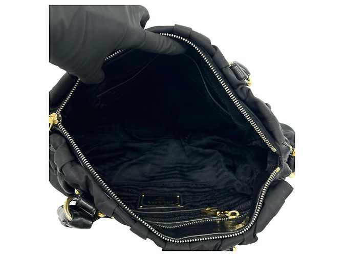 Tote Borsa a mano PRADA in nylon raggruppato e pelle Nero - vista 9