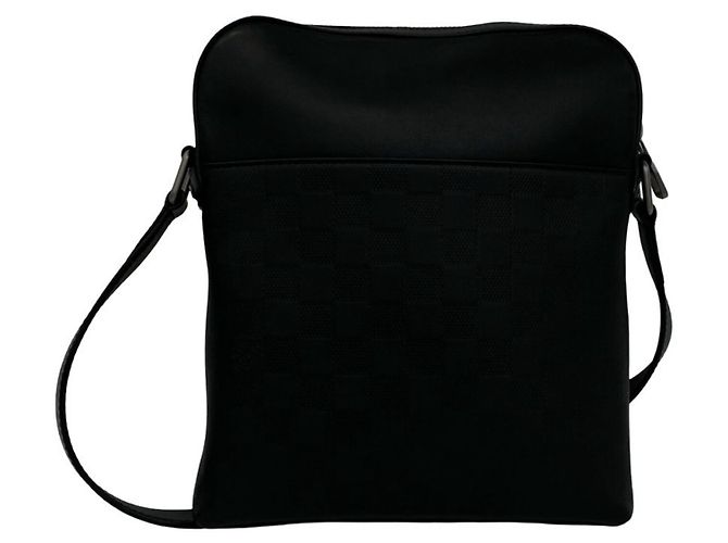 Louis Vuitton Pochette District Damier Infini Leather Shoulder Bag Nero - vista 3