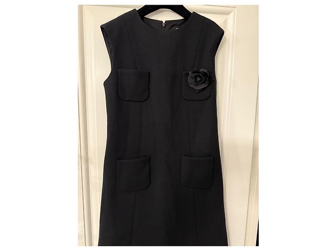 Abito Chanel nero corto con tasche e camelia nuovo - vista 3
