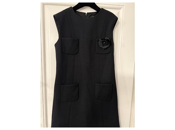 Abito Chanel nero corto con tasche e camelia nuovo - vista 4