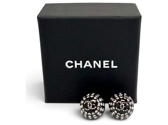 Chanel D26A Coco Mark Kristall-Strass-Stecker-Ohrringe Schwarz - Ansicht 2