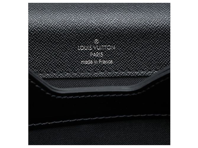 Louis Vuitton Black Taiga Robusto 2 Nero - vista 5