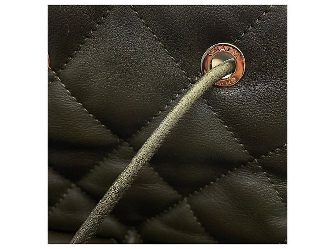 Borsa a mano Chanel in pelle kaki Cachi - vista 12