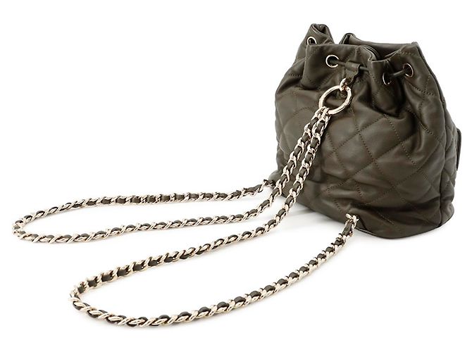 Borsa a mano Chanel in pelle kaki Cachi - vista 2