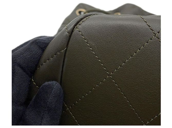 Borsa a mano Chanel in pelle kaki Cachi - vista 8