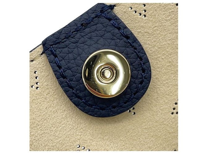 Borsa a tracolla Louis Vuitton Monogram Mahina Blossom PM Blu navy - vista 11