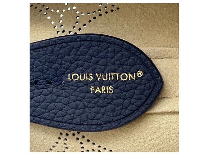 Borsa a tracolla Louis Vuitton Monogram Mahina Blossom PM Blu navy - vista 17