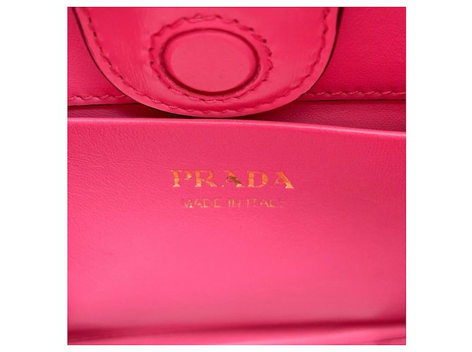 Borsa a tracolla Prada Triangle Cleo in pelle di vitello rosa - vista 16