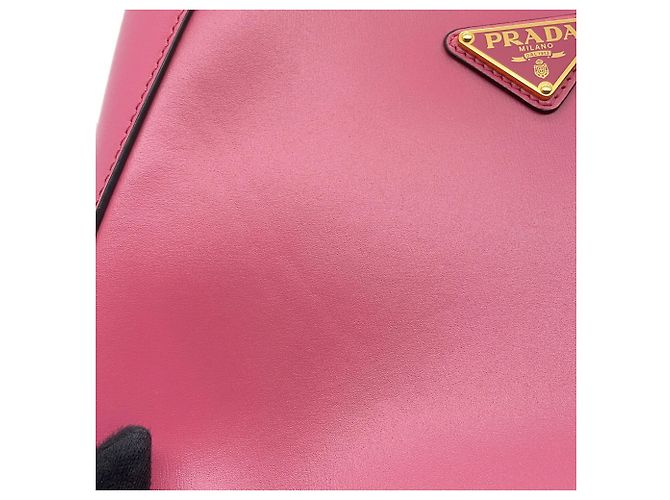 Borsa a tracolla Prada Triangle Cleo in pelle di vitello rosa - vista 6