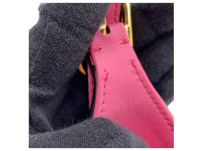 Borsa a tracolla Prada Triangle Cleo in pelle di vitello rosa - vista 9