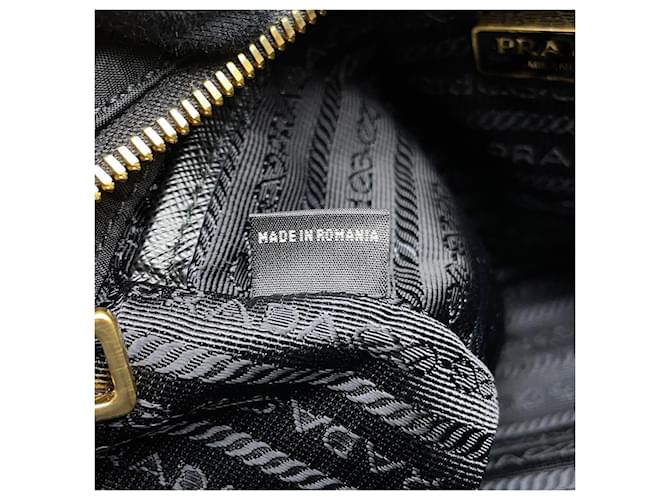 Prada Triangle Nylon Handtasche Schwarz - Ansicht 15