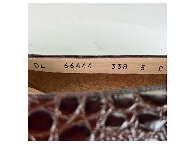 Salvatore Ferragamo VARA Pumps aus Krokodilleder Braun - Ansicht 10