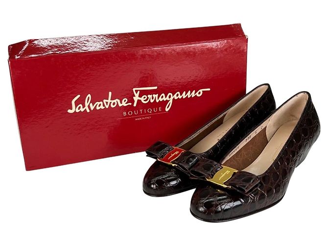 Salvatore Ferragamo VARA Pumps aus Krokodilleder Braun - Ansicht 2