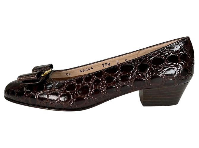 Salvatore Ferragamo VARA Pumps aus Krokodilleder Braun - Ansicht 4