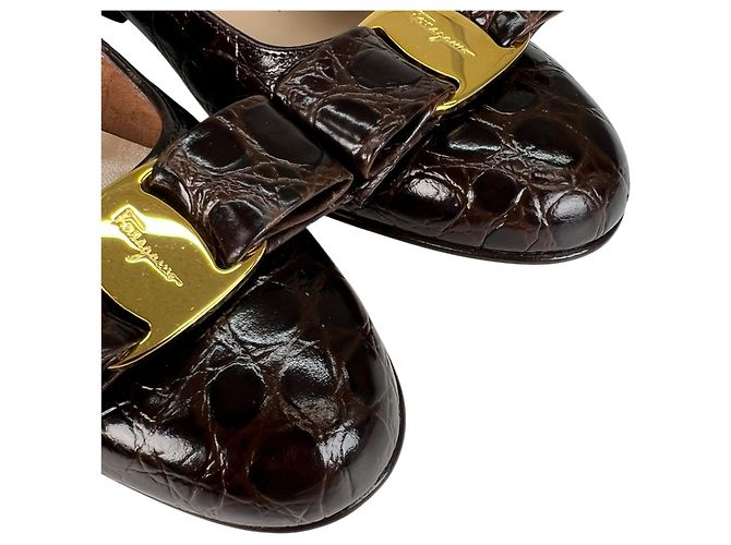 Salvatore Ferragamo VARA Pumps aus Krokodilleder Braun - Ansicht 6