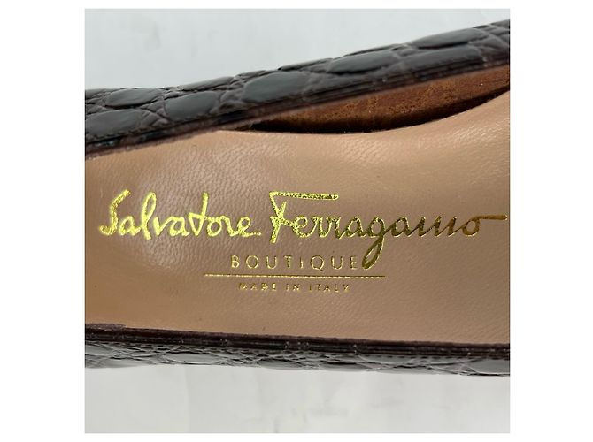 Salvatore Ferragamo VARA Pumps aus Krokodilleder Braun - Ansicht 9