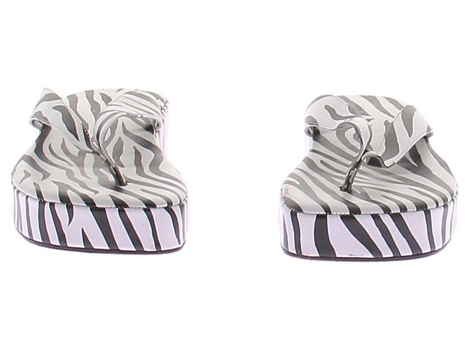 Sandali Amina Muaddi Zebra in pelle bianca 38 Bianco - vista 3