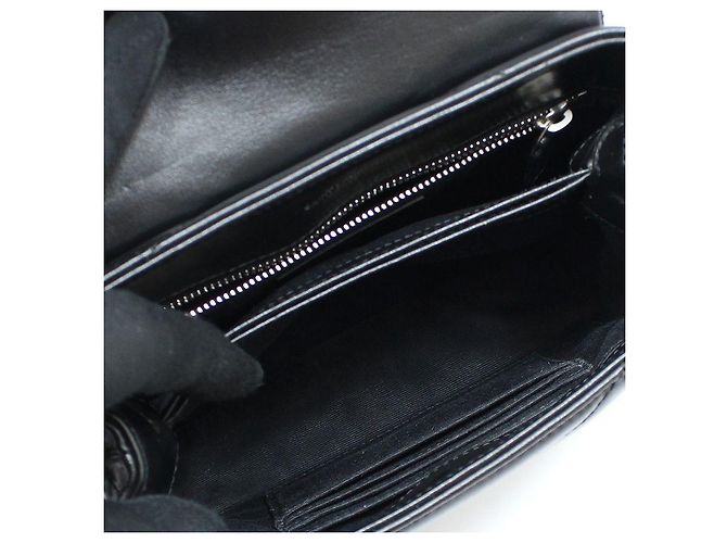 Saint Laurent Borsa a tracolla Loulou Toy Mini in pelle nera monogram - vista 12