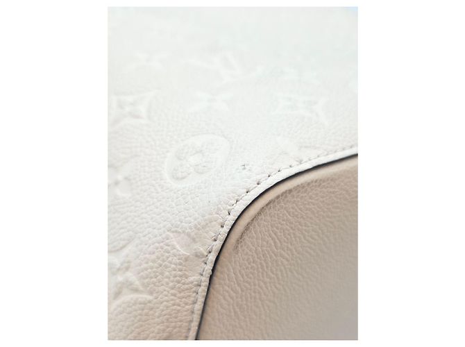 Néonoé Louis Vuitton NeoNoe MM Empreinte Cream Bianco - vista 11