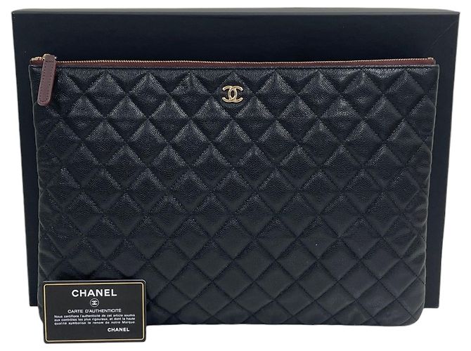 Chanel Borsa a pochette classica grande in pelle caviar nera con logo CC dorato Nero - vista 7