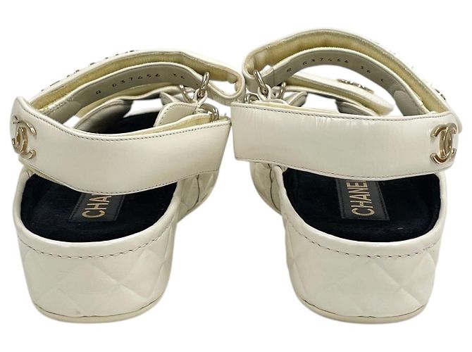 Chanel Sandali ciabatte bianchi con logo CC e velcro Bianco - vista 3