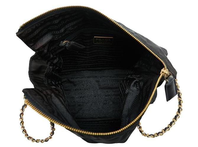 Borsa a tracolla con catena e placca logo Triangle Prada Nero D'oro - vista 6