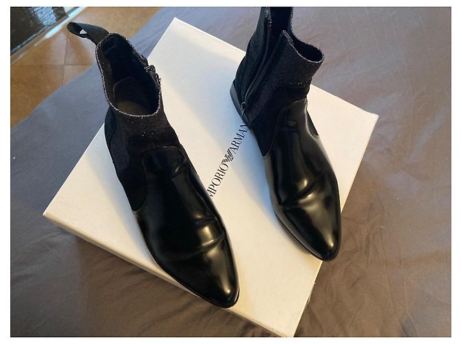 Stivaletti Emporio Armani in Pelle Nera e Glitter - vista 5